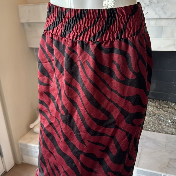 Zara Burgundy Satin Animal Print Midi Pencil Skirt Size Small - Picture 6 of 15